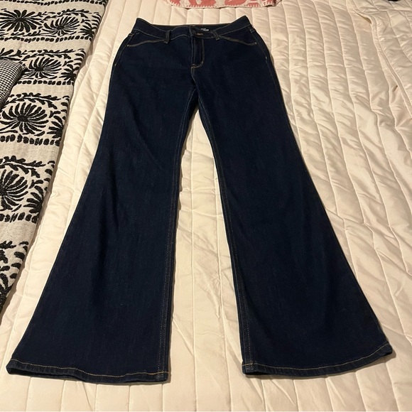 Old Navy Wow Flare Jeans - Picture 5 of 5
